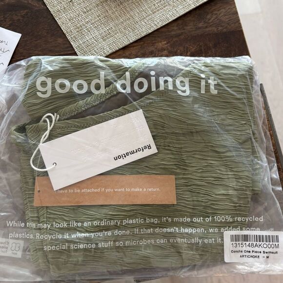 NWT Reformation Concha One Piece Swimsuit in Artichoke - Picture 3 of 3